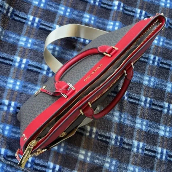 Michael Kors Travel Large NS Tote - Picture 4 of 16